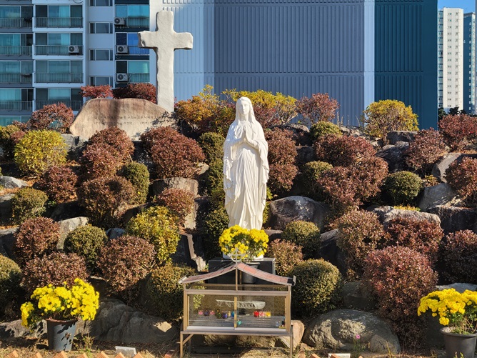 동대동성당 성모동산