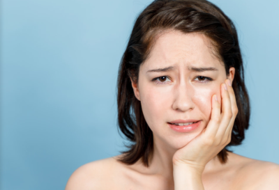 턱이 빠지기 쉽다