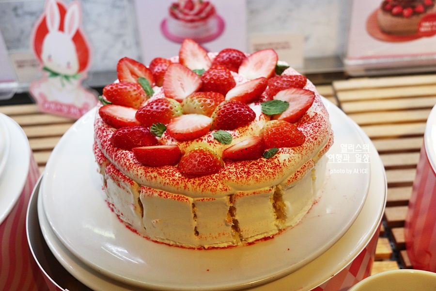 2023 빕스 딸기 퍼레이드 런치 솔직 후기 + 90% 할인쿠폰 샐러드바 가격