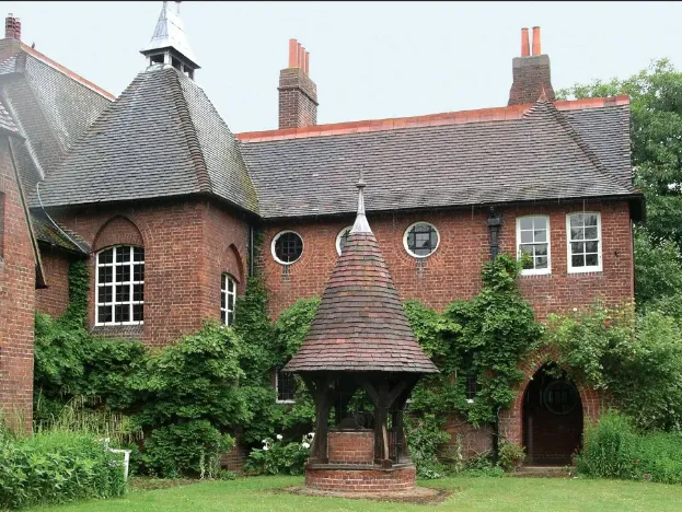 미술공예운동의 대표 건축물 레드하우스 외부 전경