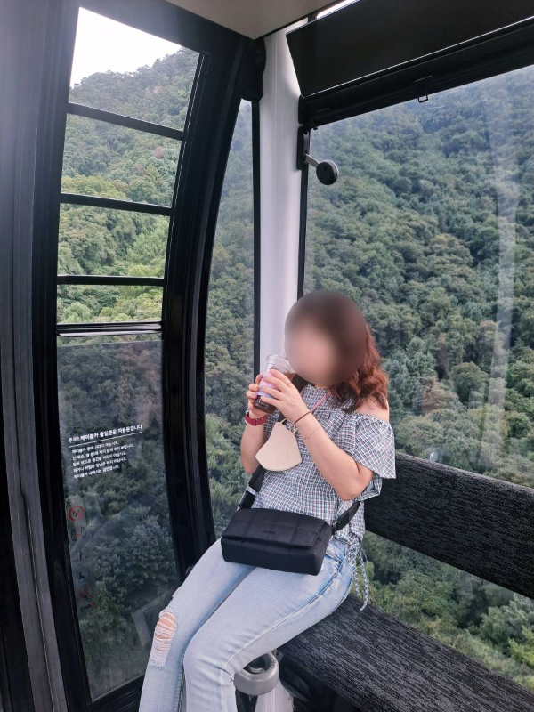 케이블카에서 커피 마시는중