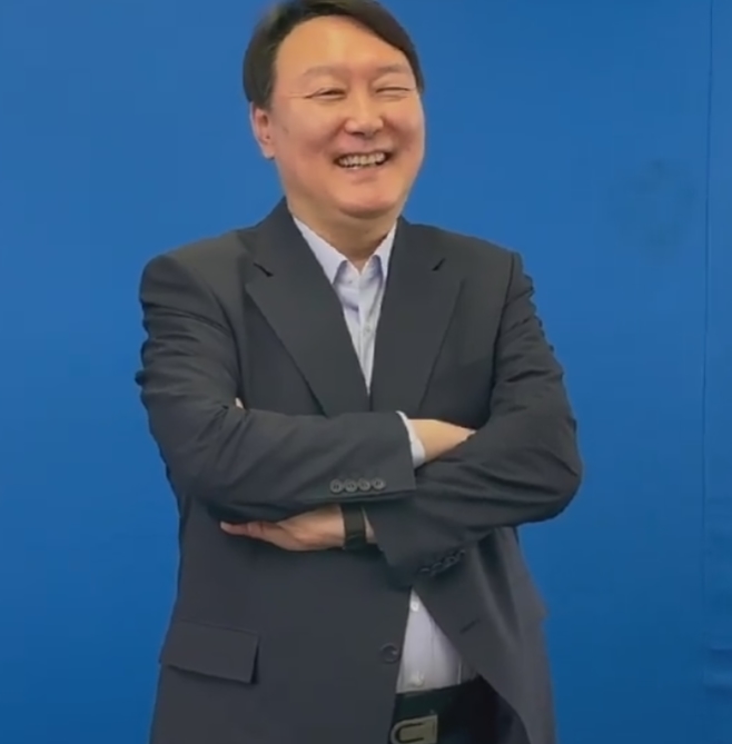 윤석열 웃음