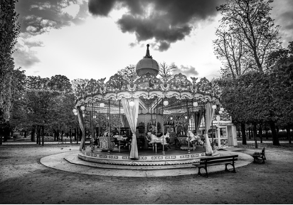 유령이 된 환상의 땅, 버려진 테마파크를 걷다