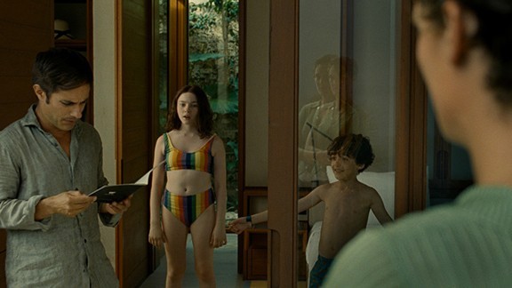 올드 속 가족의 장면