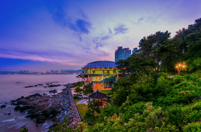 해운대에-위치한-동백섬