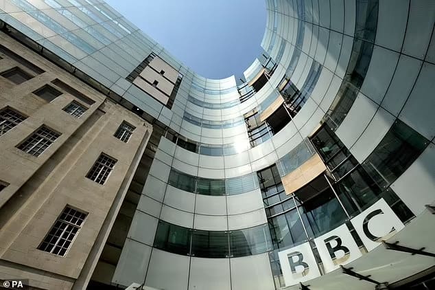 코로나 백신 부작용 은폐한 영국 BBC: 머스크의 일침 VIDEO: Elon Musk accuses BBC of 'vaccine coverup' without citing specifics