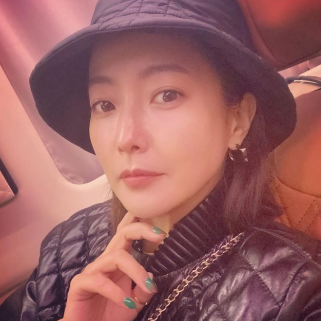 김희선-모자쓰고-셀카