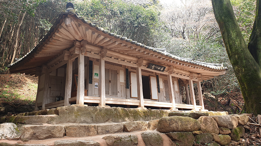 다산초당 전경