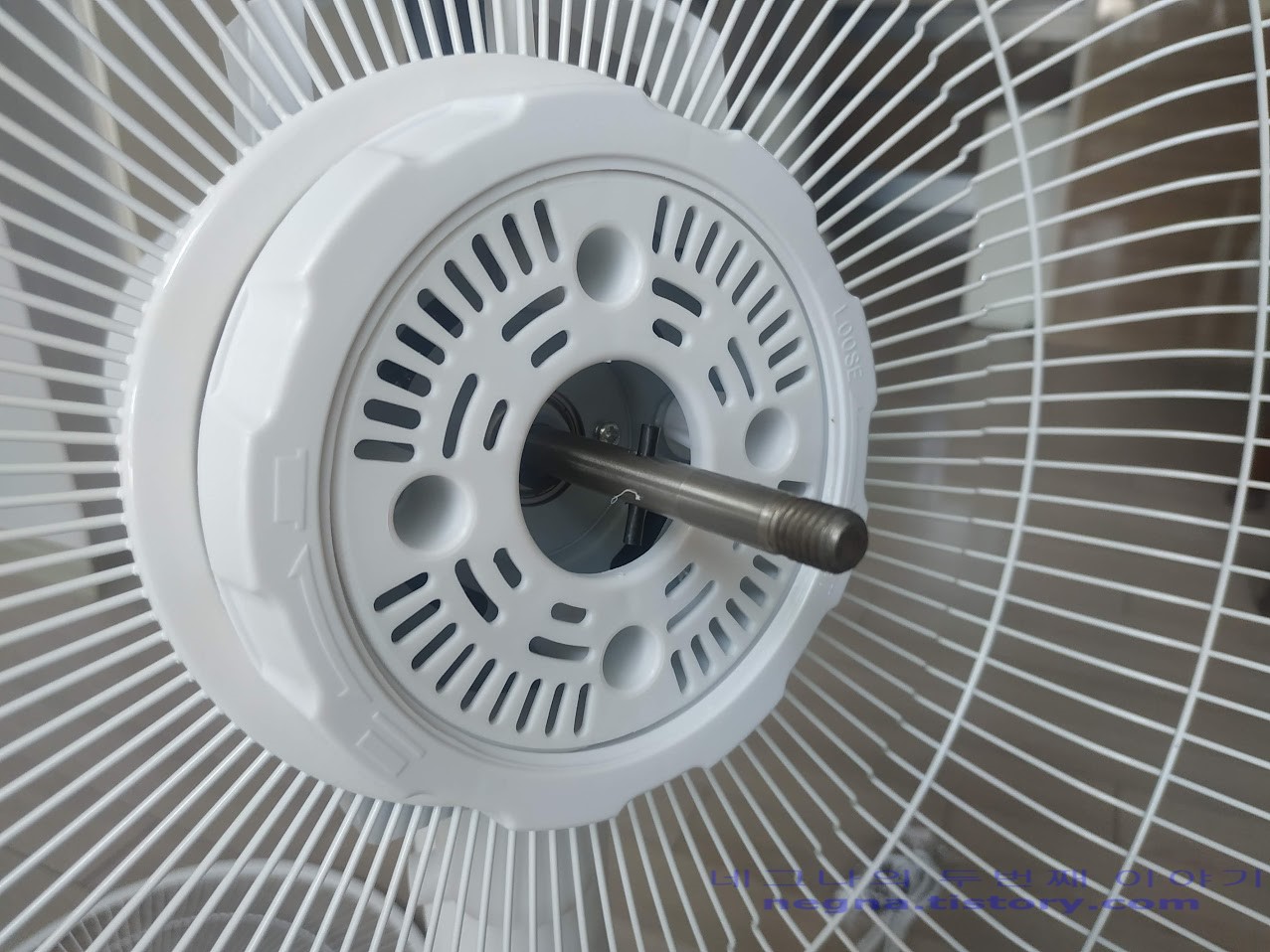 선풍기 고정핀 조립하기.