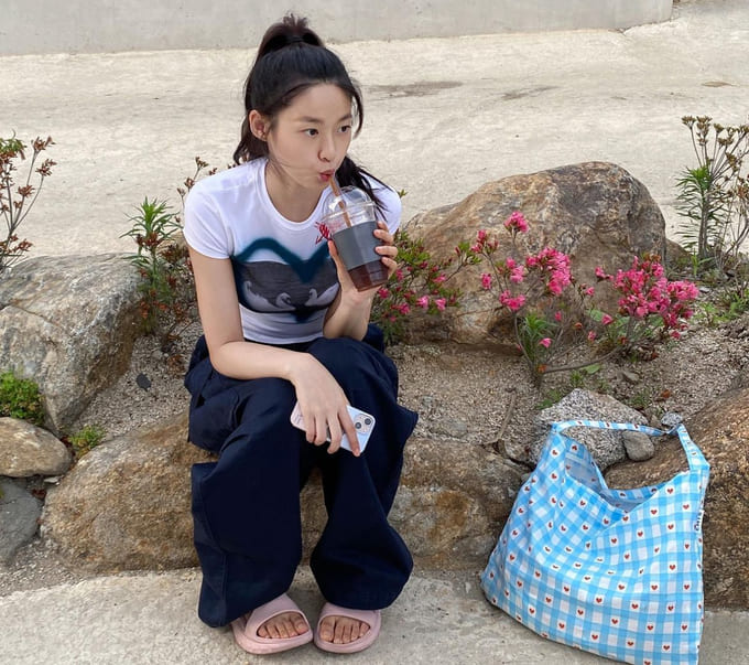 김설현 사복