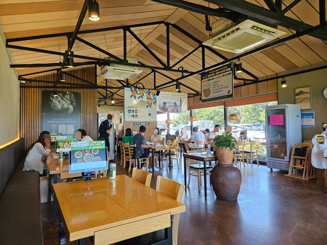 성산 봄죽 칼국수 내부