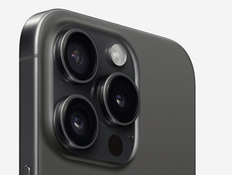 아이폰 15 프로 블랙 티타늄 색상 사진