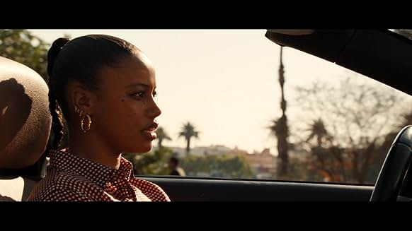 Beverly Hills Cop: Axel F 영화&amp;#44; 테일러 페이지가 컨버터블 차량을 운전하는 모습