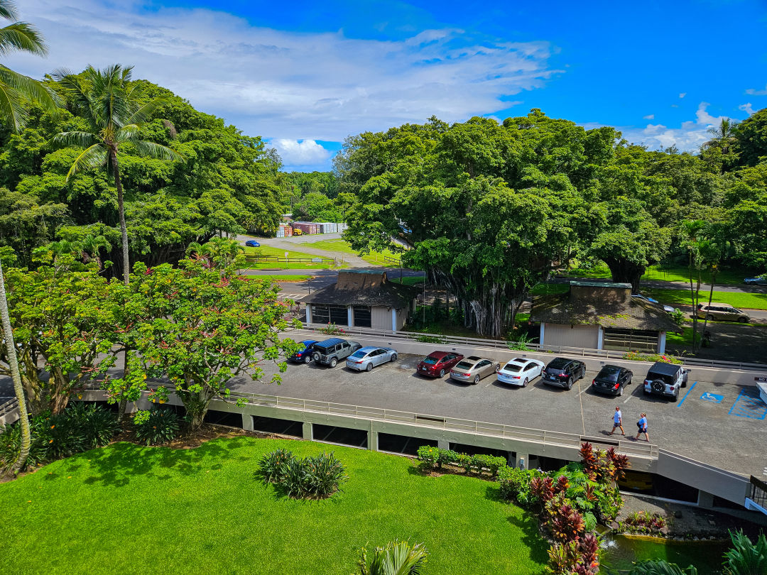 캐슬 힐로 하와이안 호텔 주차장