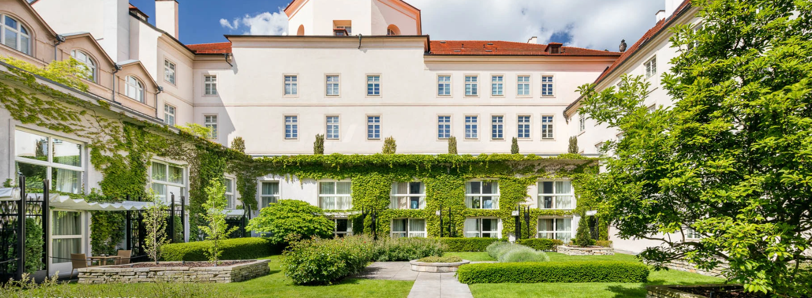 Mandarin Oriental Prague, 체코 : 부대시설, 객실, 관광, 소개, 어메니티