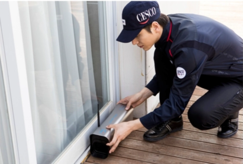 애회 베란다에 쥐덫을 놓는다.