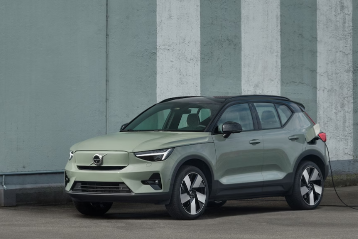 2023 볼보 XC40 리차지 측면