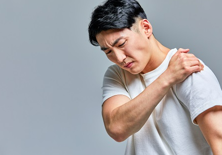 어깨 통증 원인