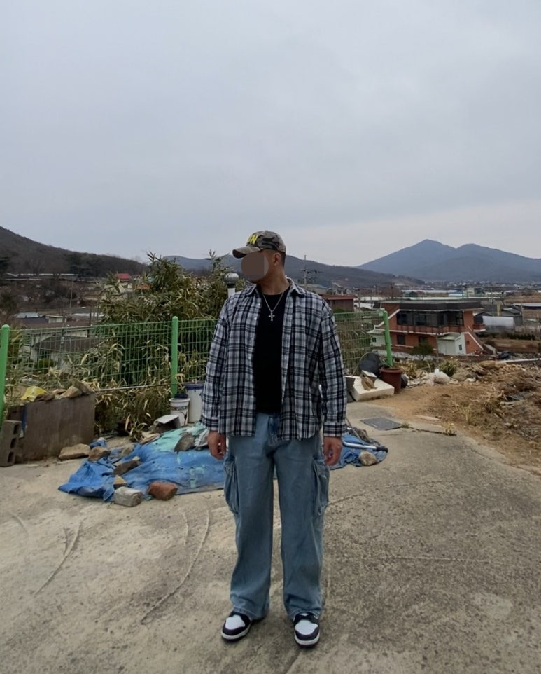 데일리룩('26. 3. 1.)블루썬플라워 SUN로고 카모볼캡, 스탠다드에러 87-STAN134 포켓체크셔츠, 무신사스탠다드 카고팬츠, 나이키 덩크로우 돌고래, 빈티지 십자가 목걸이, 무신사스탠다드 베이직 티셔츠