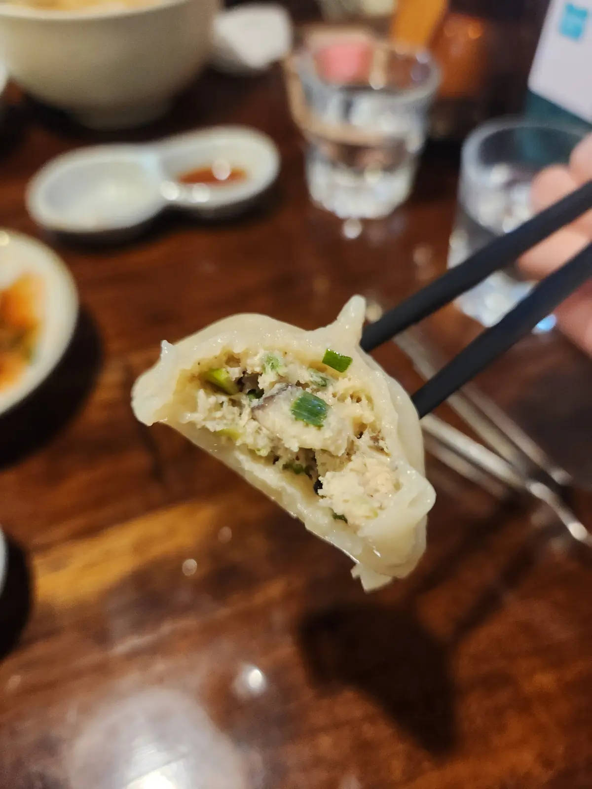 서울-종로-서촌-경복궁역-맛집-덕이나루-사이드메뉴-버섯만두