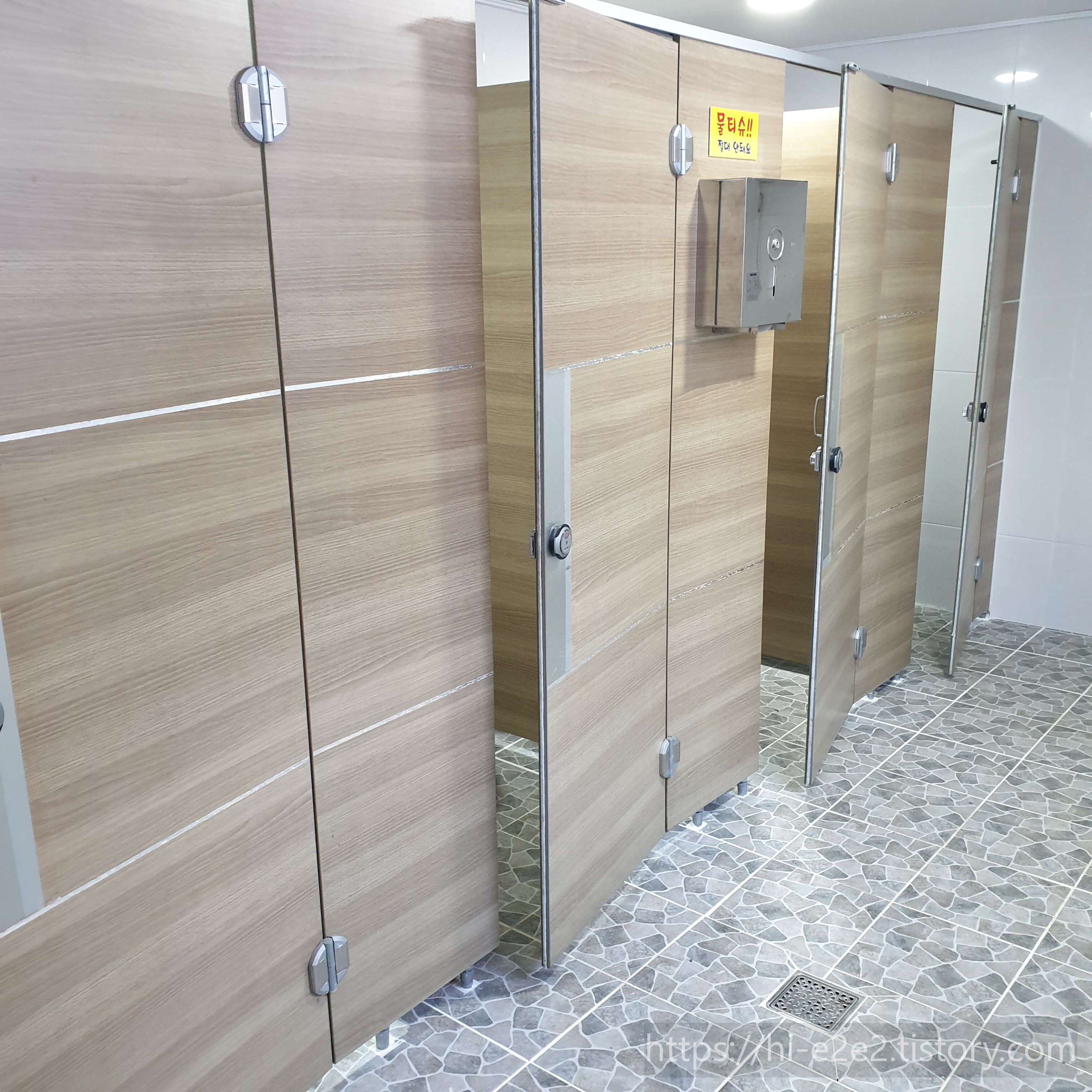 덕룡산캠핑장 화장실