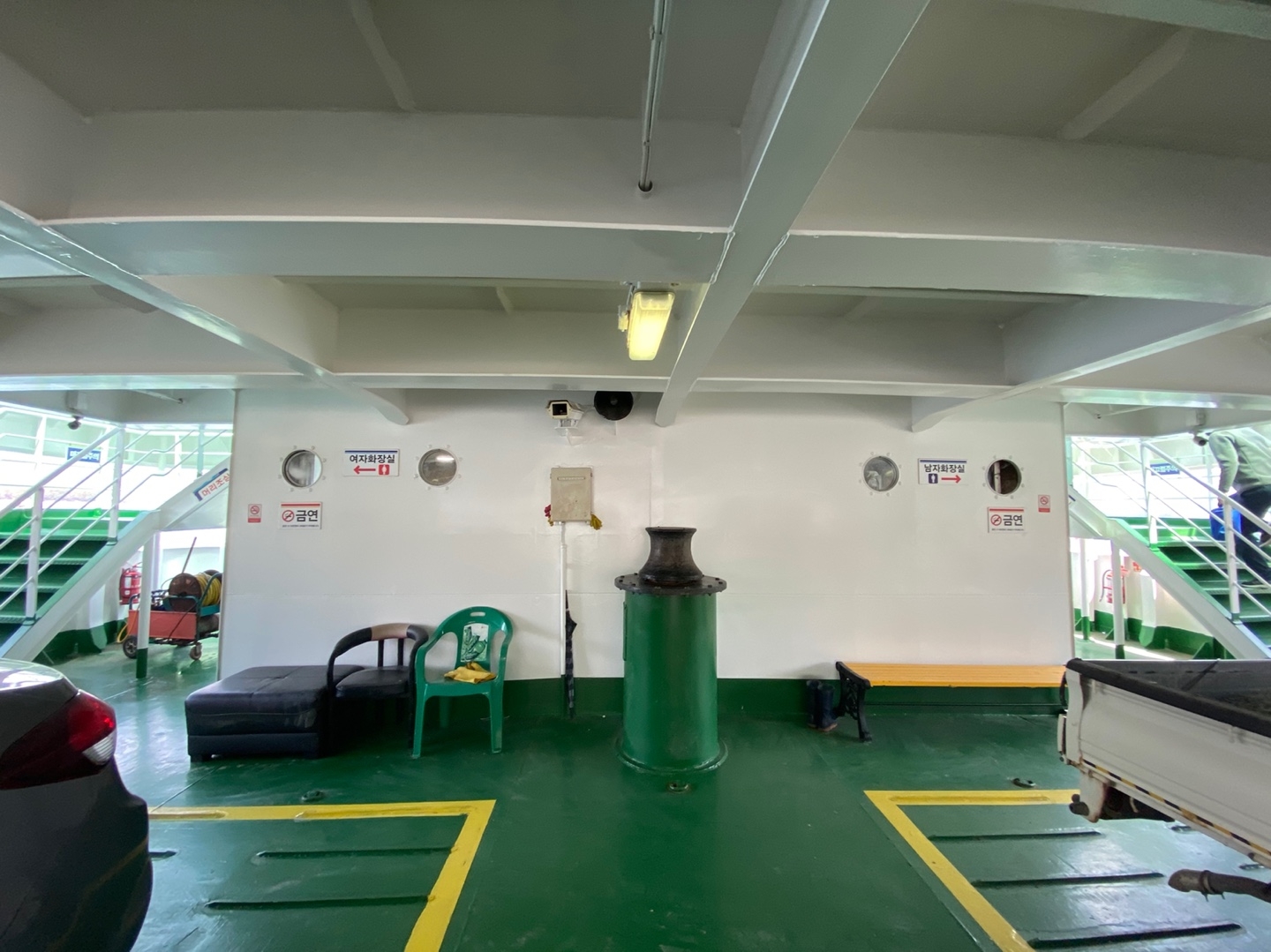 사량도 배편 실내