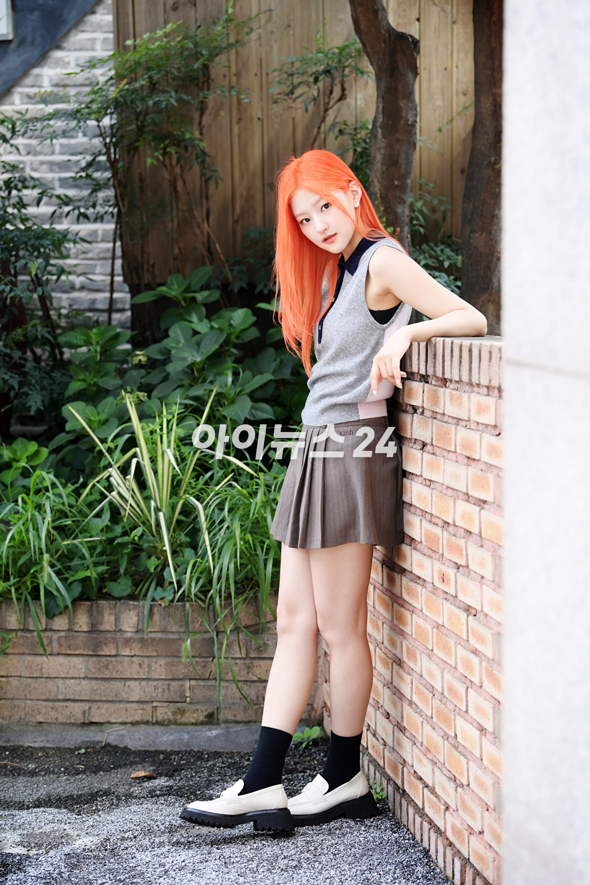 그룹 키스오브라이프(KISS OF LIFE) 하늘이 14일 서울 마포구 상수동 인근에서 진행된 조이뉴스24와의 인터뷰에 앞서 포즈를 취하고 있다. [사진=정소희 기자]