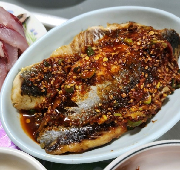 동네한바퀴 경남 고성 제철 회백반 맛집 정보
