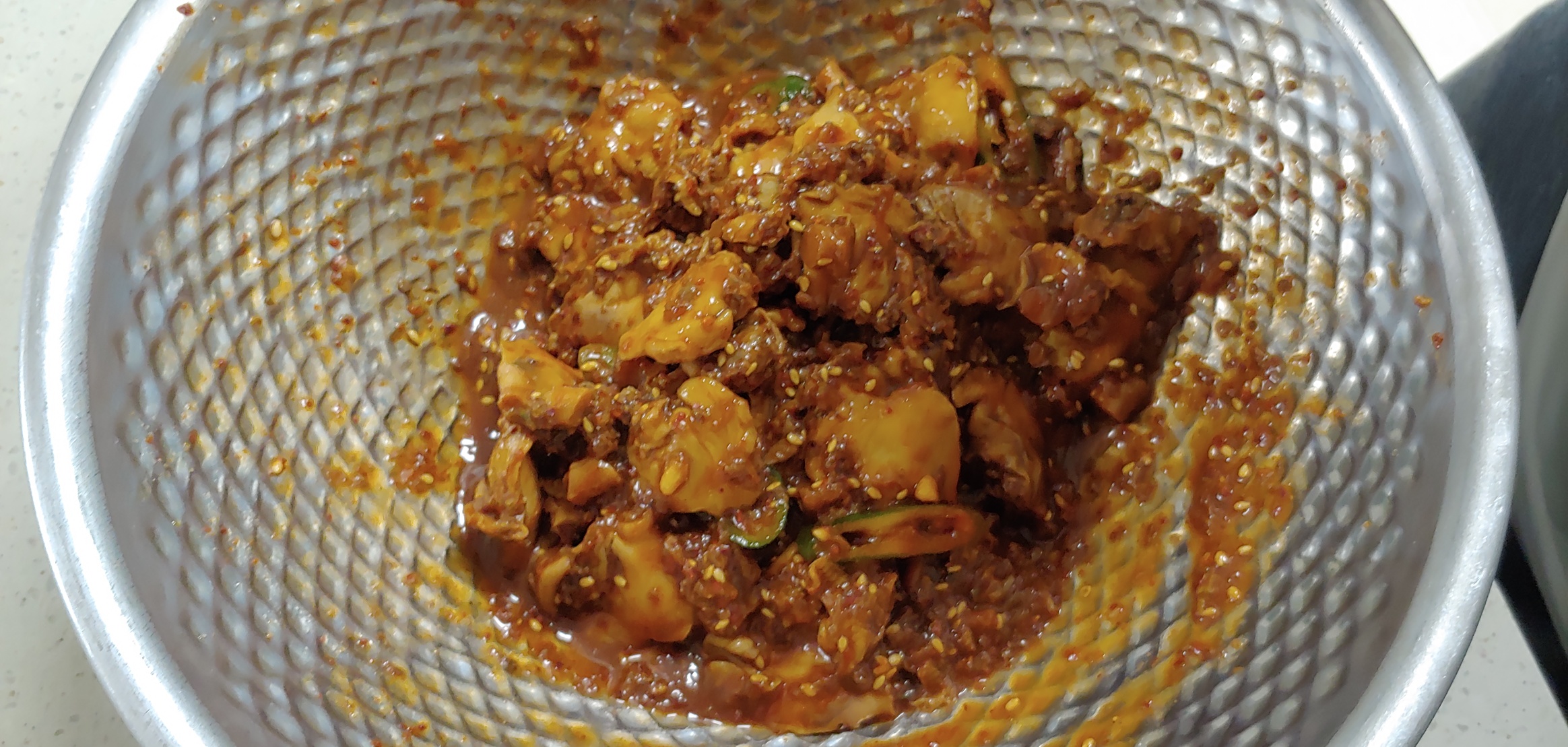 모든 양념을 싹싹 넣고 비벼주세요.