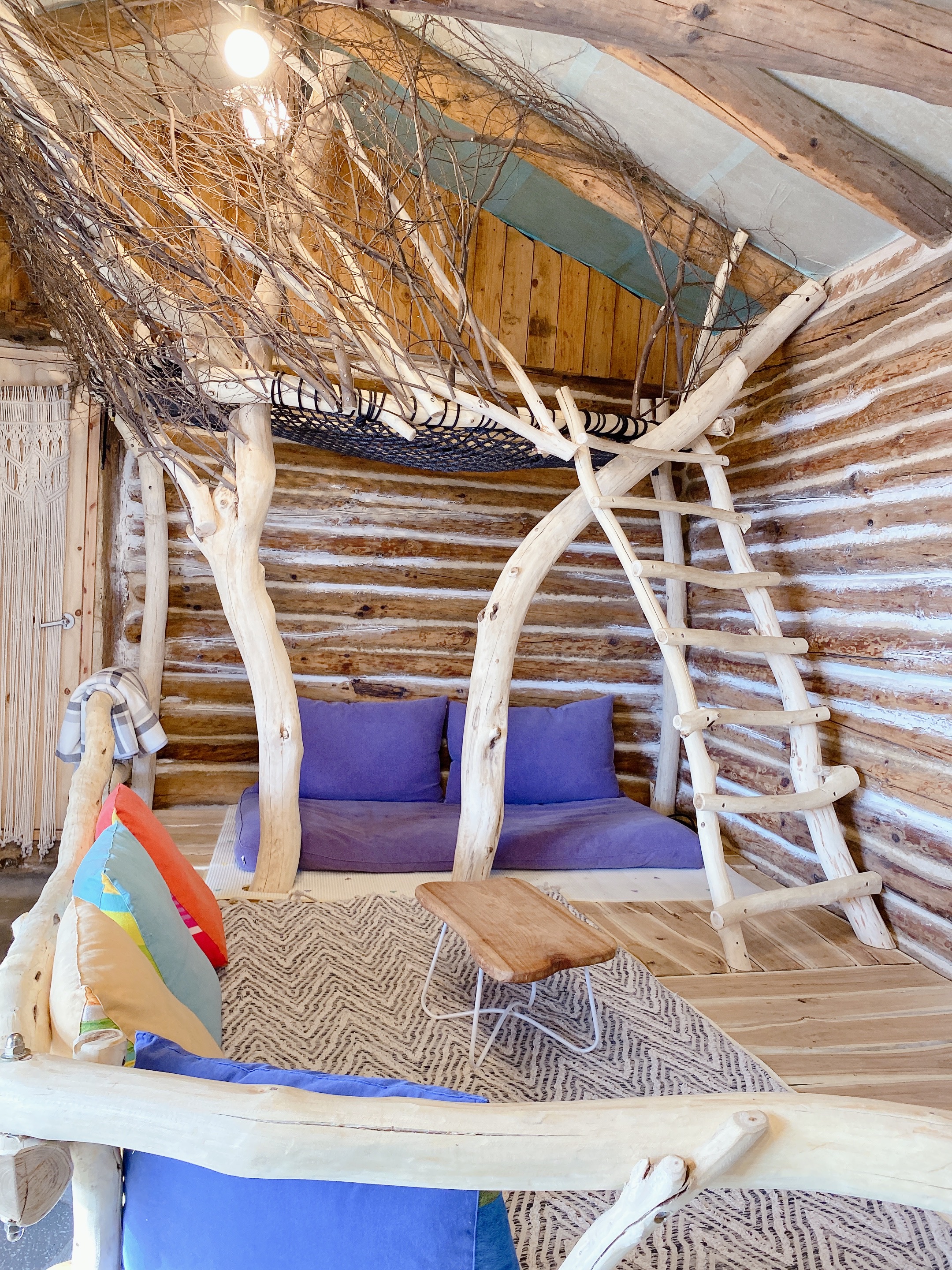 트리하우스 통나무집 내부