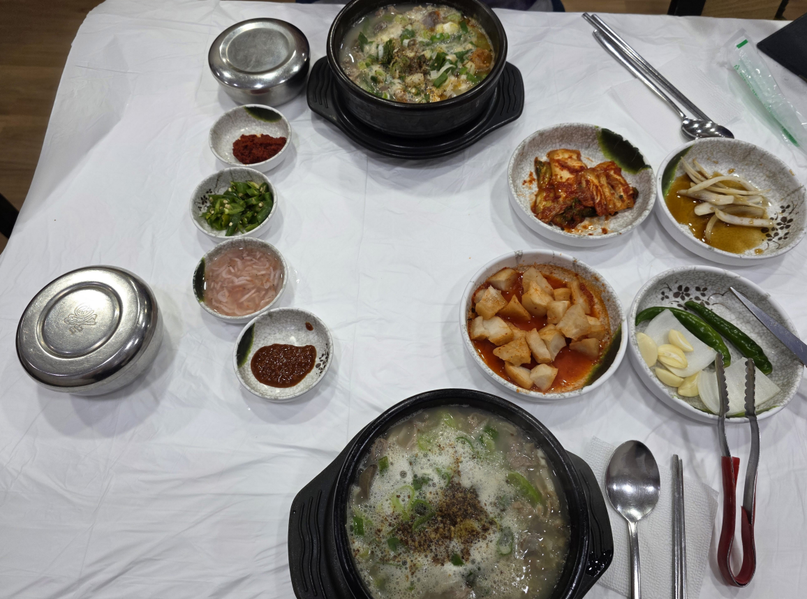 순대국 한상 푸짐한 차림