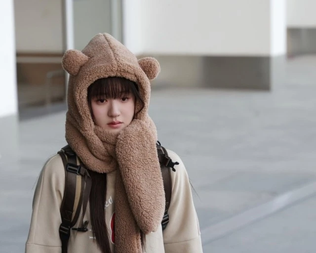 쌍즈가 돤자쉬에게 여자친구가 생긴 줄 알고 오해하여 슬퍼하는 모습입니다.