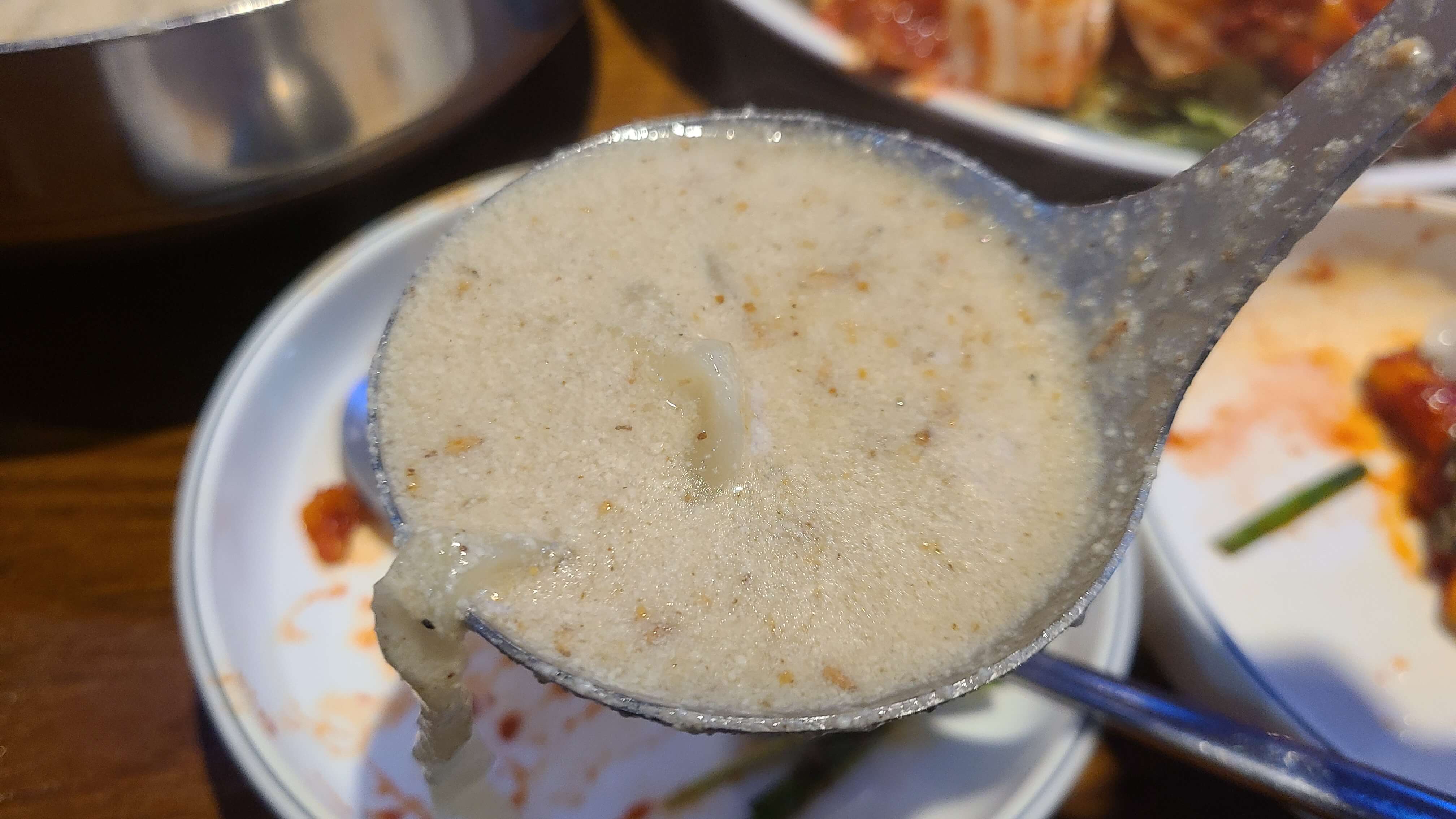 황금족발-들깨칼국수-육수