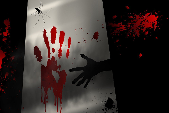 피가 벽에 묻어 있는 이미지