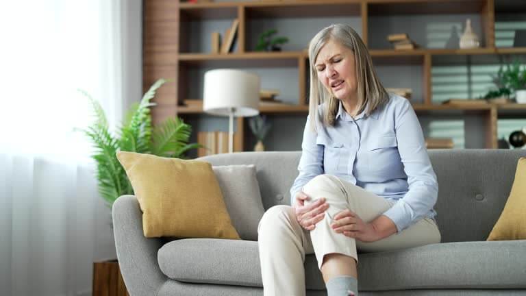 하지 정맥류 증상? 초기에 꼭 알아야 할 신호와 치료법의 모든 것!