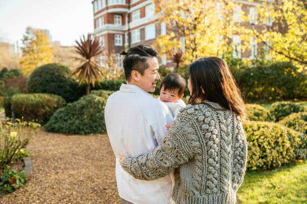 아기와 산책하기: 자연 속에서 성장하는 법