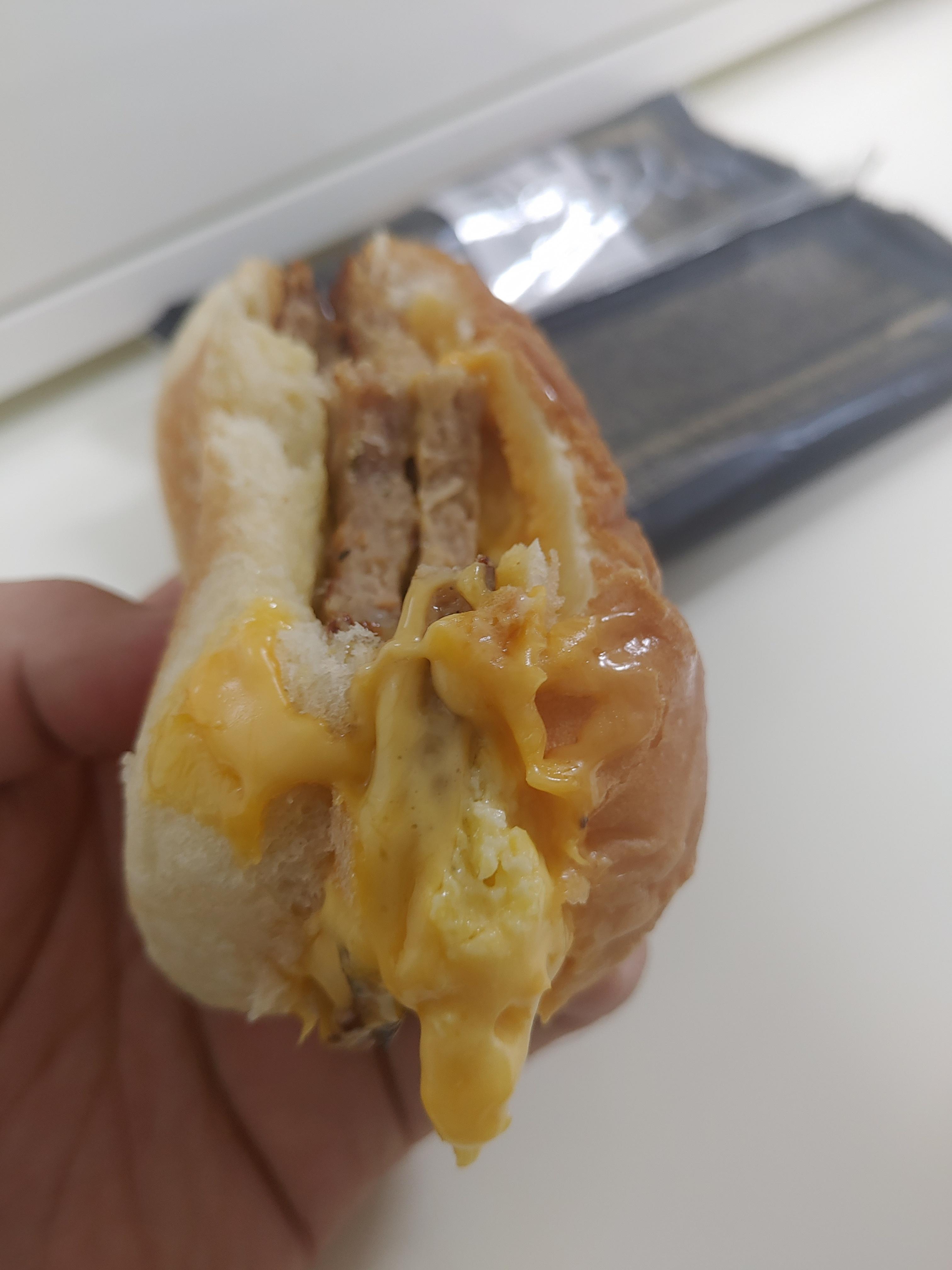 CU편의점 삼립 디럭스 스크램블 치즈 버거