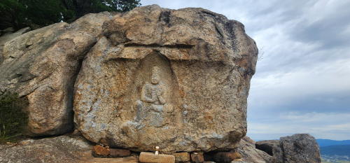 마애보살반가상