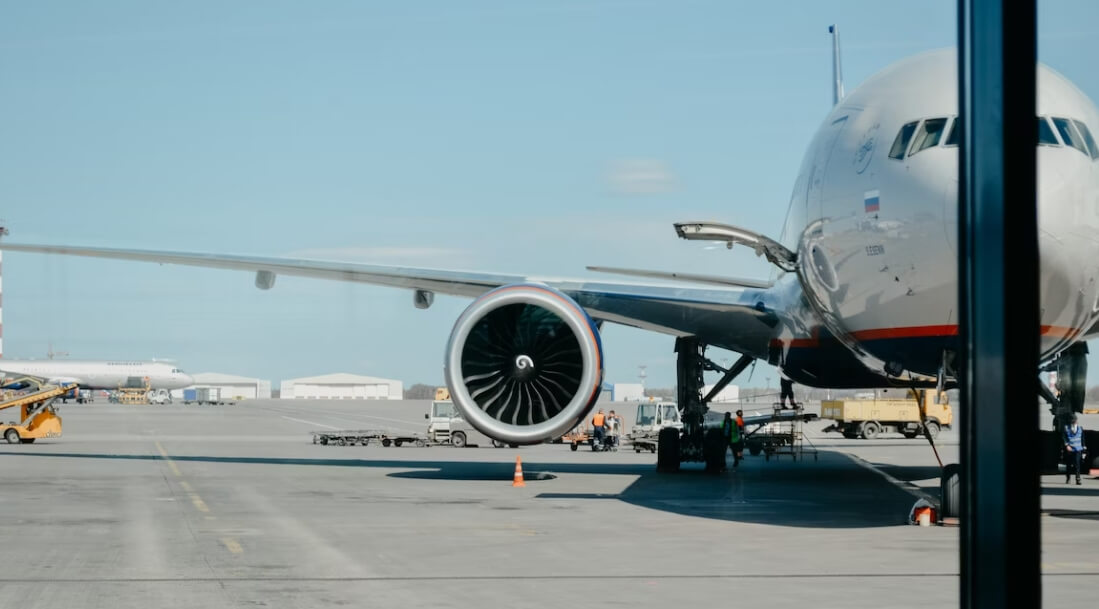 공항에 있는 비행기