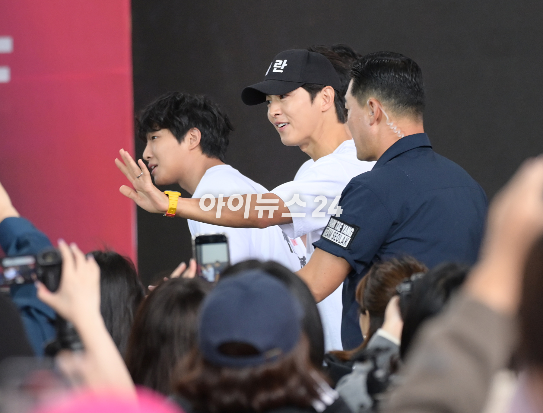 배우 송중기가 7일 오후 부산광역시 해운대구 영화의전당에서 진행된 제28회 부산국제영화제 '화란' 오픈토크에 참석하고 있다. [사진=정소희 기자]