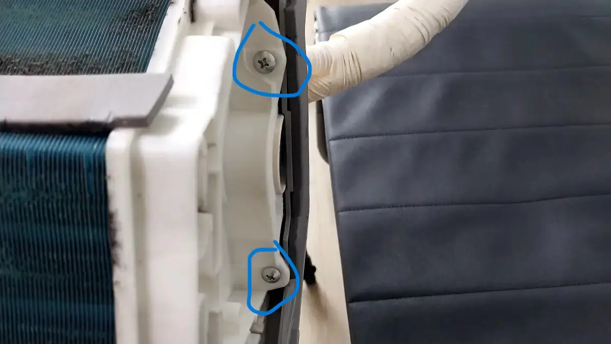 에어컨-팬-덮개-고정볼트-분해