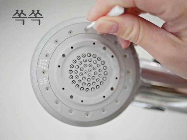 샤워기 청소 비법, 샤워기 구멍 청소, 치간칫솔 활용