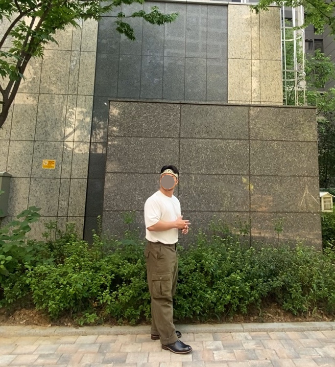 데일리룩(2024. 8. 4.) 하바행크 클래식 페이슬리 반다나, 무신사스탠다드 쿨탠다드 반팔 티셔츠, 프리즘웍스 와이드 카고 팬츠, 헬로헬 스퀘어 남자 엔지니어부츠 웨스턴부츠
