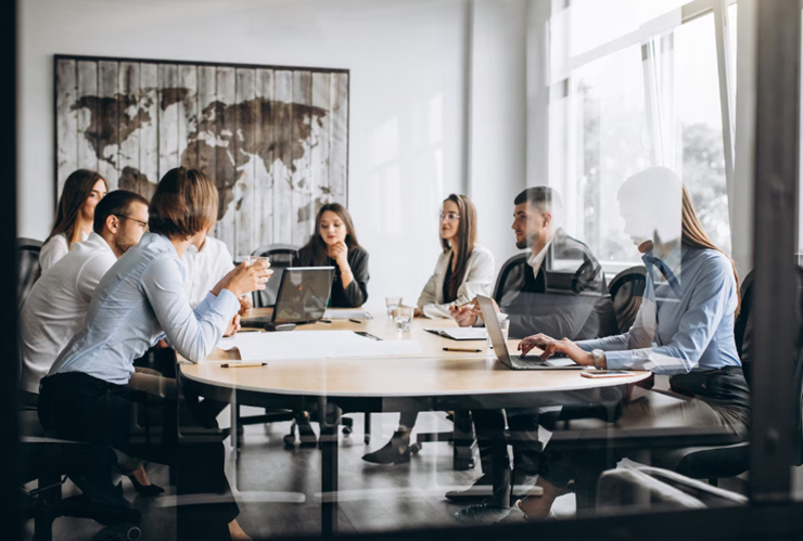 회의를 하는 사람들