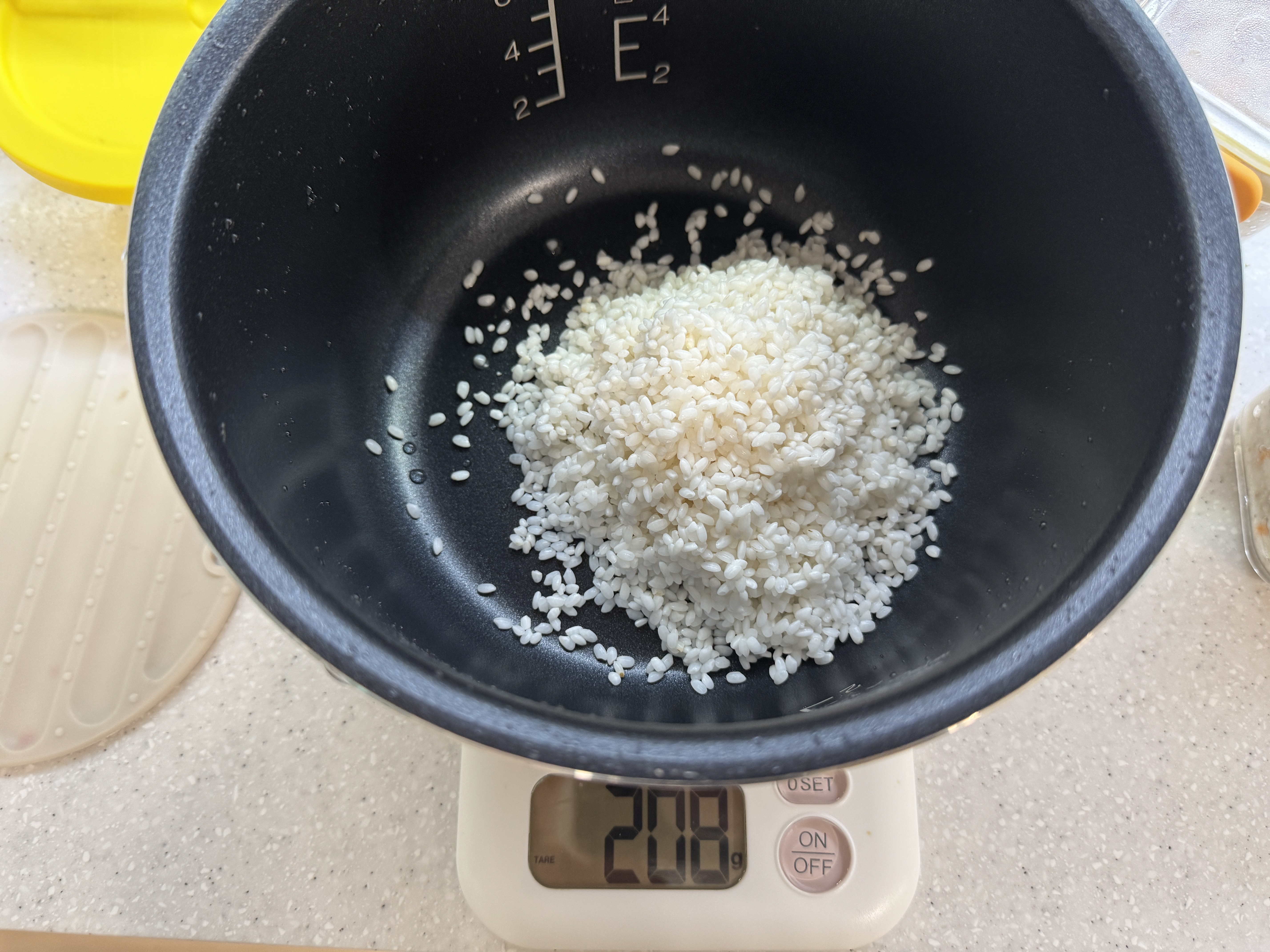 쌀 150g을 불린 후 사진