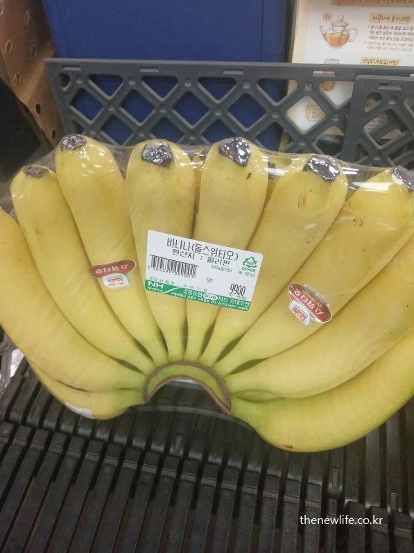 마트에서 판매 중인 바나나 &ndash; 바나나 다이어트 실천에 활용한 모습