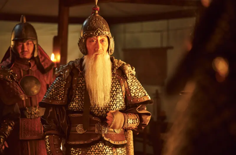 영화 노량- 대화중인 허준호