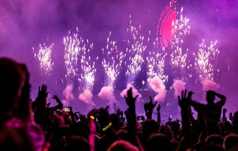 친구들과 즐거운 파티를 하는 꿈 상황별 꿈해몽