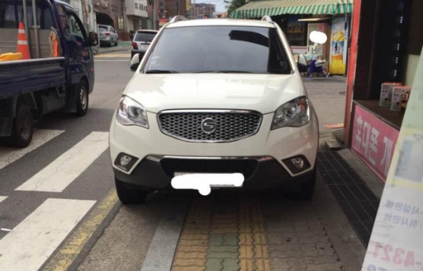 인도위 차량이 주차되어 있다.