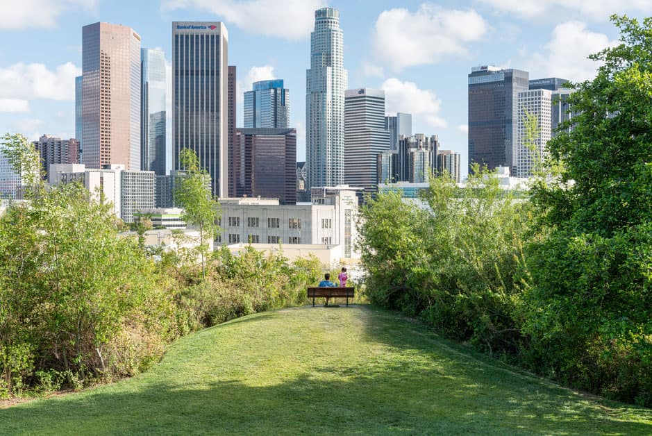 도심 속 비밀 정원, Vista Hermosa Natural Park에서 만나는 LA 스카이라인